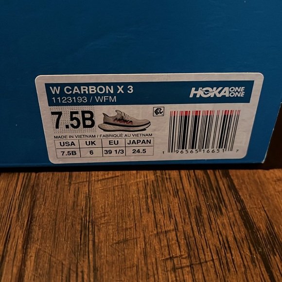 Hoka Carbon x 3 racing shoes. Size 7.5 - Picture 2 of 13